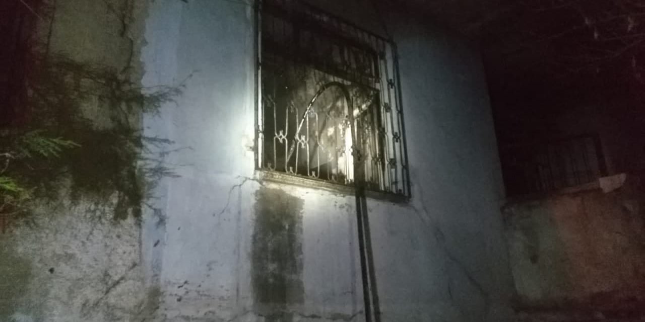 Kahramanmaraş'ta odun sobasından çıkan kıvılcım evi yaktı