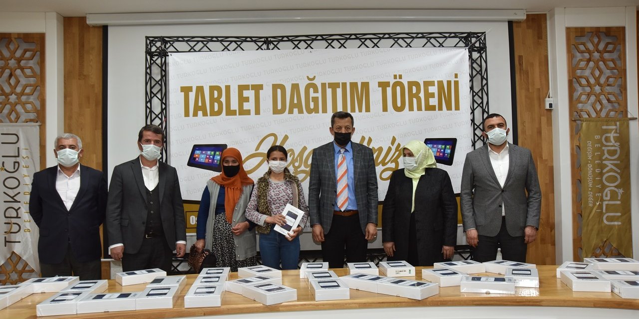 Kahramanmaraş'ta uzaktan eğitime erişim sıkıntısı yaşayan 200 öğrenciye tablet