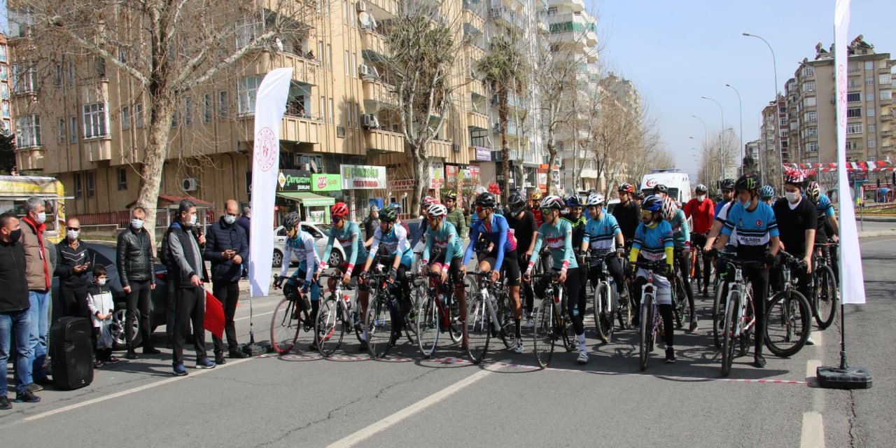 Kahramanmaraş'ta "Onikişubat Kurtuluş Kupası Bisiklet Yarışları" yapıldı