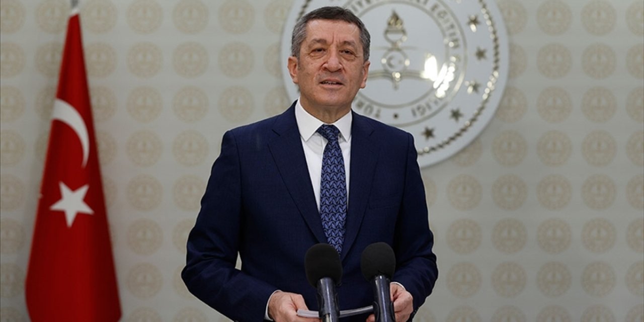 Milli Eğitim Bakanı Selçuk: Sizlerden ricam çocuğunuzun canlı derse katılımını teşvik etmeniz