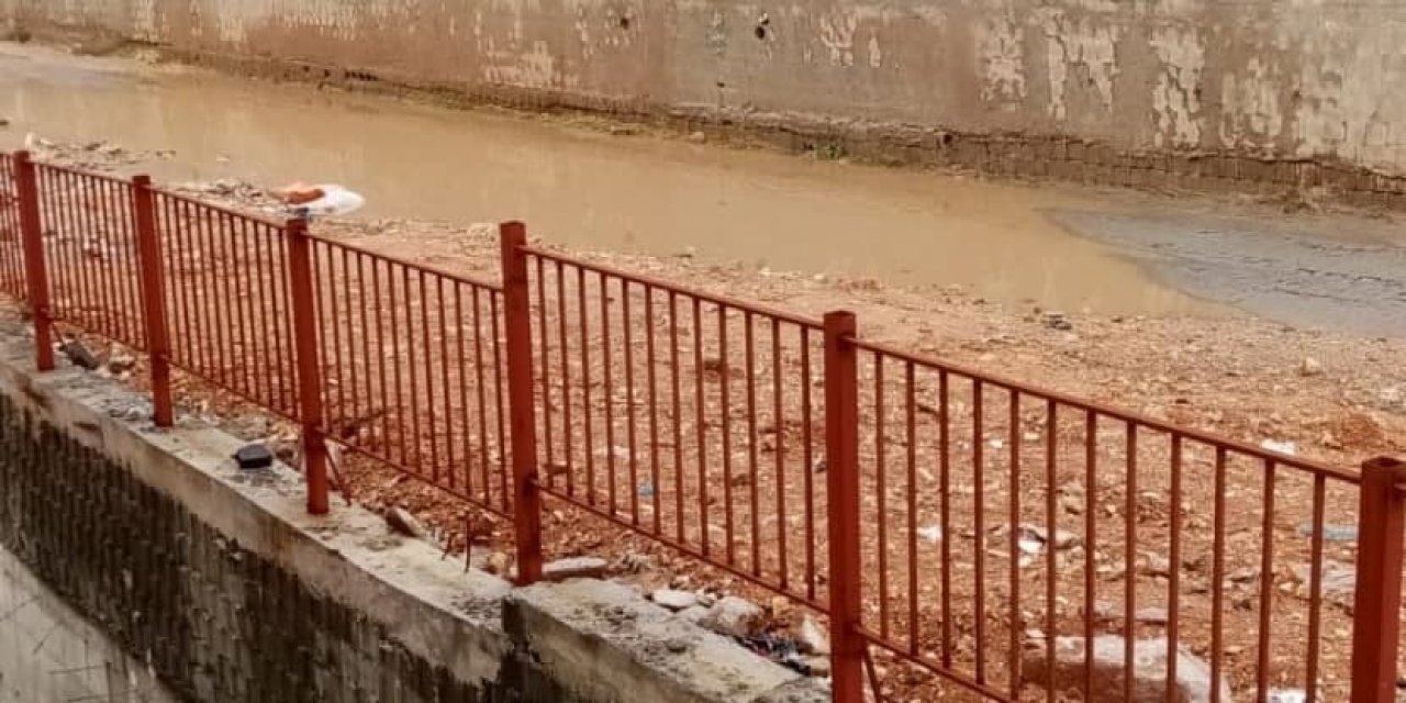 Kahramanmaraş'ta apartman sakinleri biriken yağmur sularından tedirgin