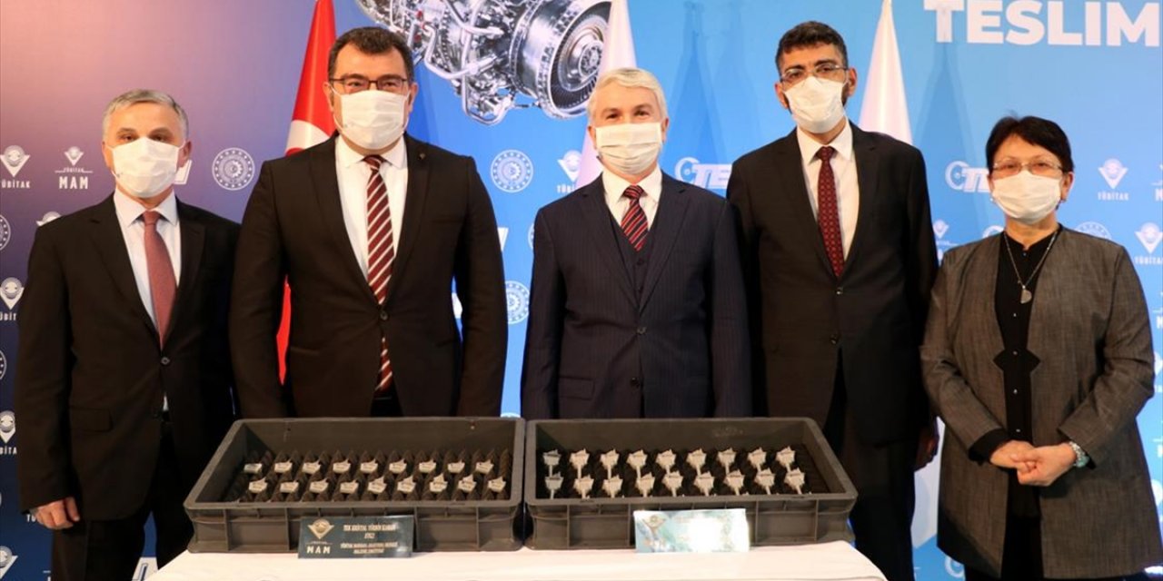 TÜBİTAK'ta üretilen ilk set tek kristal türbin kanatları TEI'ye teslim edildi