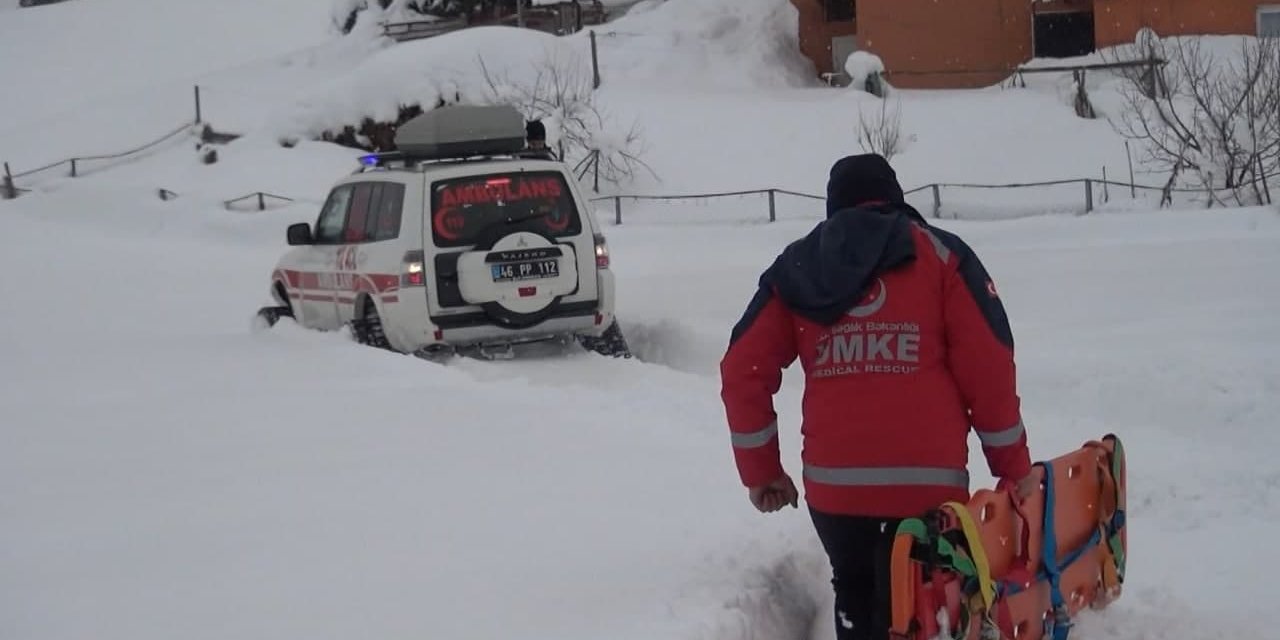 Kahramanmaraş'ta evinde rahatsızlanan kalp hastasının yardımına paletli ambulans yetişti