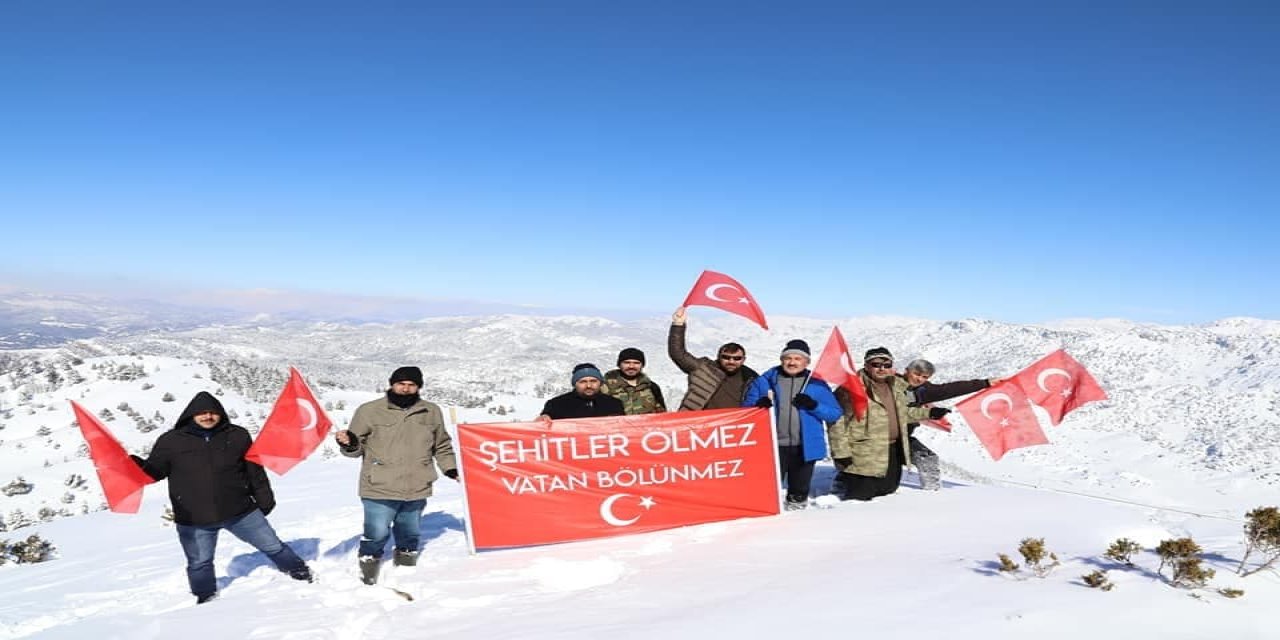 Kahramanmaraş'ta dağcılar gara şehitleri için Kayranlı Dağı’nın zirvesine tırmandı
