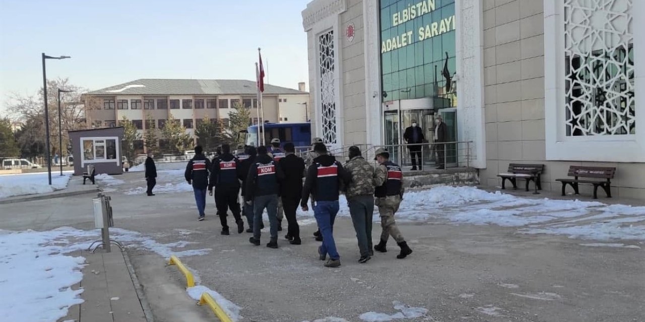 Kahramanmaraş'ta jandarma uyuşturucu tacirlerinin evine baskın yaptı
