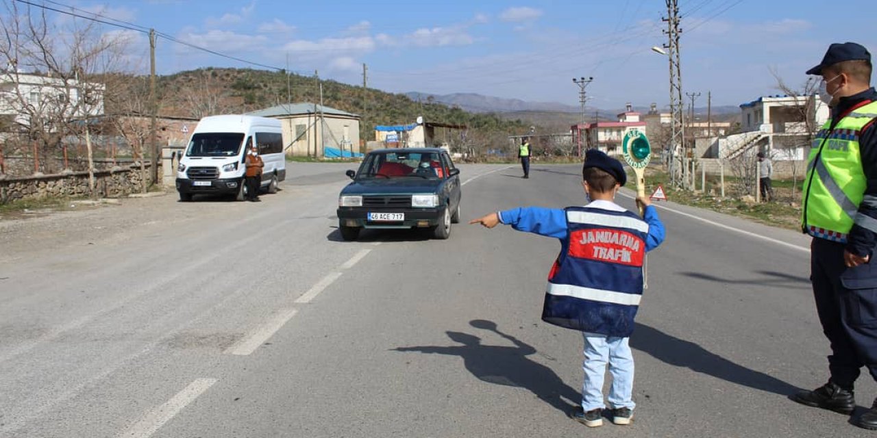 Kahramanmaraş'ta çocuklara uygulamalı trafik eğitimi verildi