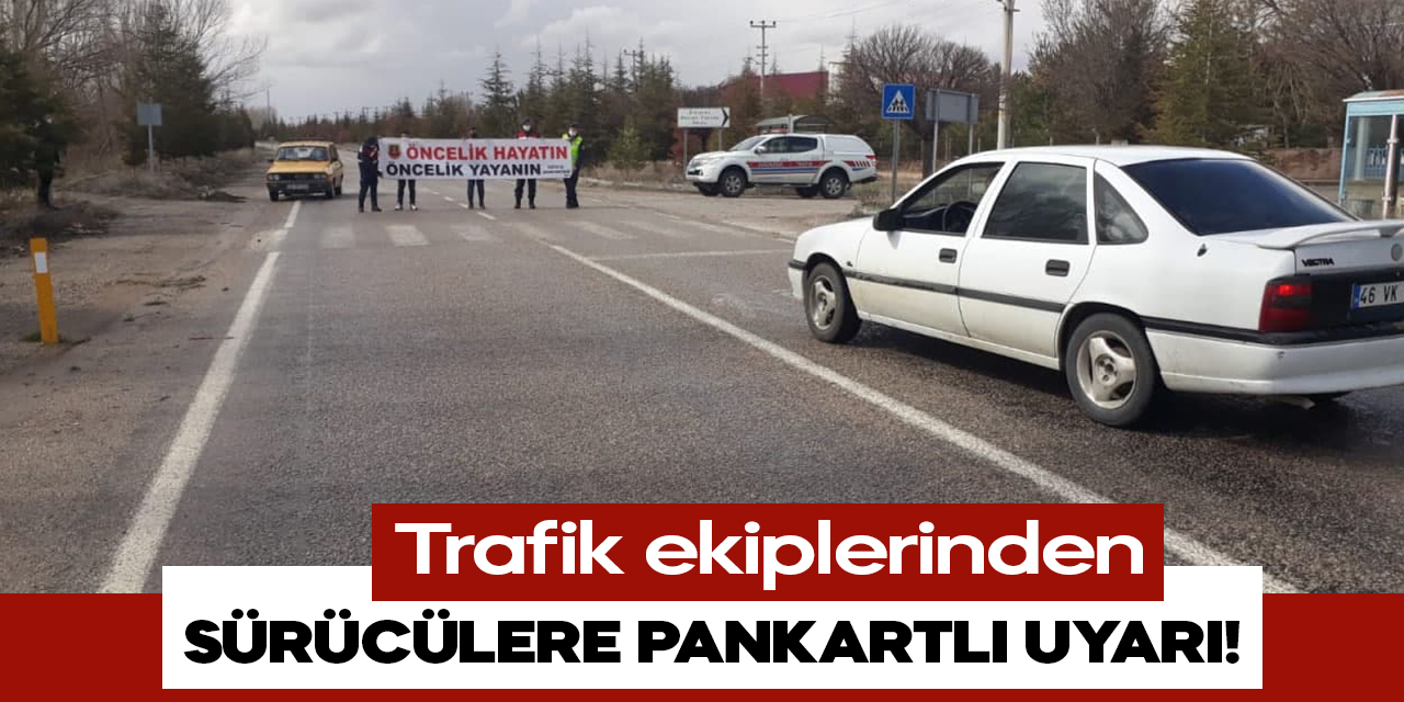 Kahramanmaraş'ta trafik ekipleri sürücüleri pankartlarla uyardı
