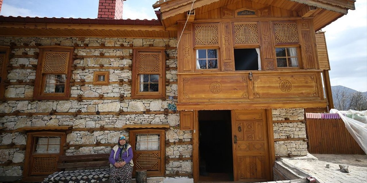 Antalya'nın tarihi 'düğmeli evleri' özgün mimarisiyle hem yaşayanı hem de ziyaretçisini mutlu ediyor