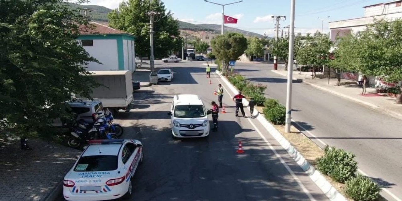 Türkoğlu'nda trafik dronlarla denetlendi