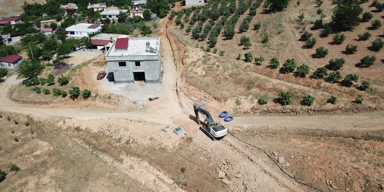 Selimiye Mahallesinde yeni yerleşimlerin içme suyu hatları yapılıyor