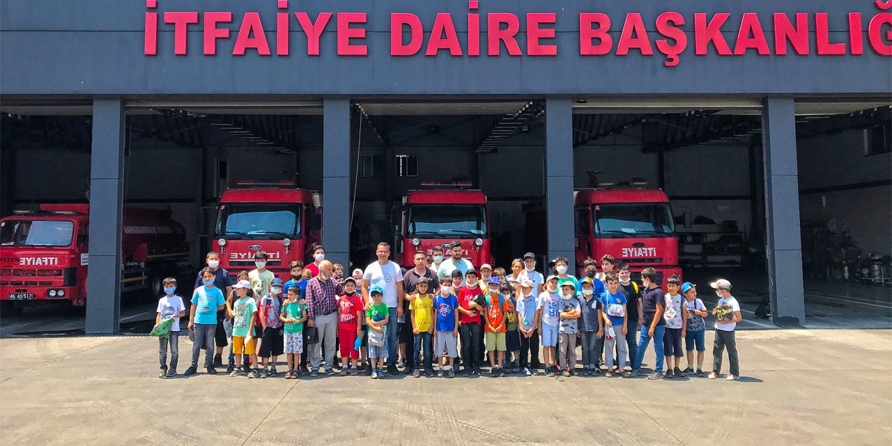 Kırmızı Baretliler Miniklerin Kahramanı Oldu