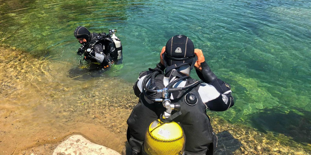 Kahramanmaraş’ın balık adamları Hakkari itfaiyesine eğitim verdi