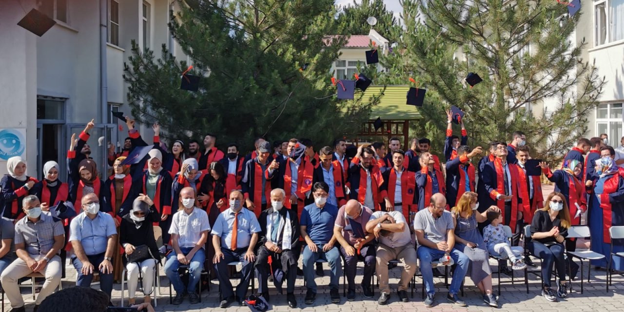 KİÜ Elbistan Meslek Yüksekokulu’nda Mezuniyet Heyecanı