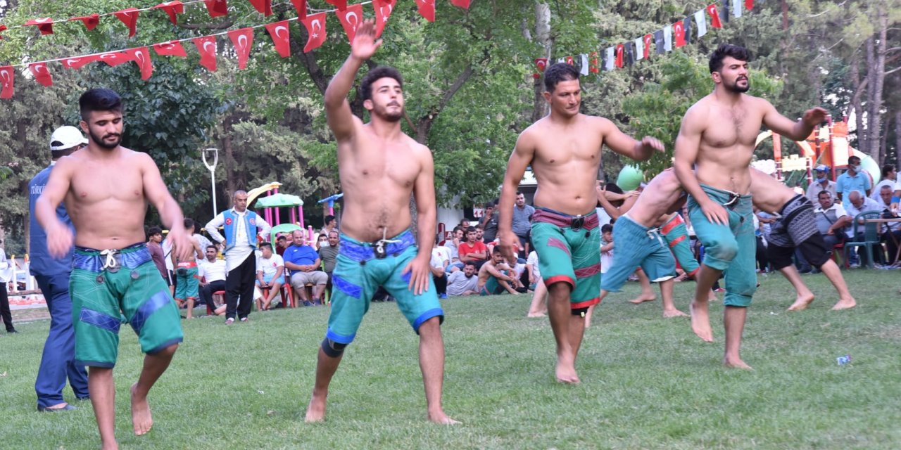 Türkoğlu'nda 15 Temmuz Güreş Festivalleri Turnuvası düzenlendi