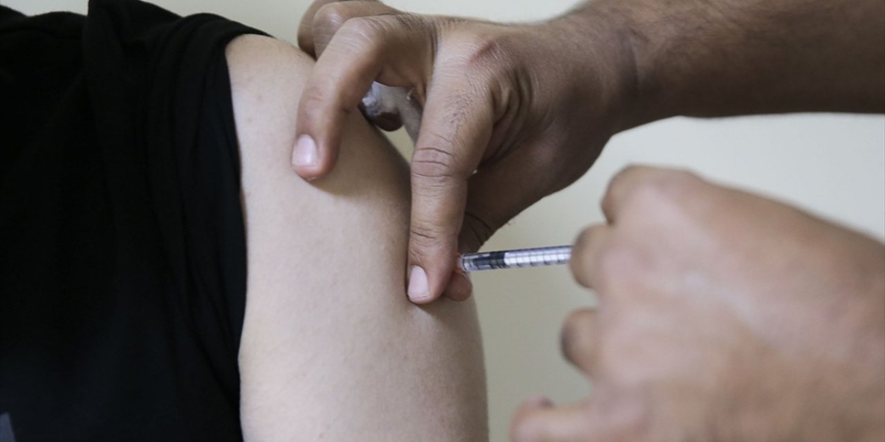 Sağlık Bakanı Koca: İlk doz aşısını yaptırmayanların sayısı 22 milyon 344 bin 407'ye indi