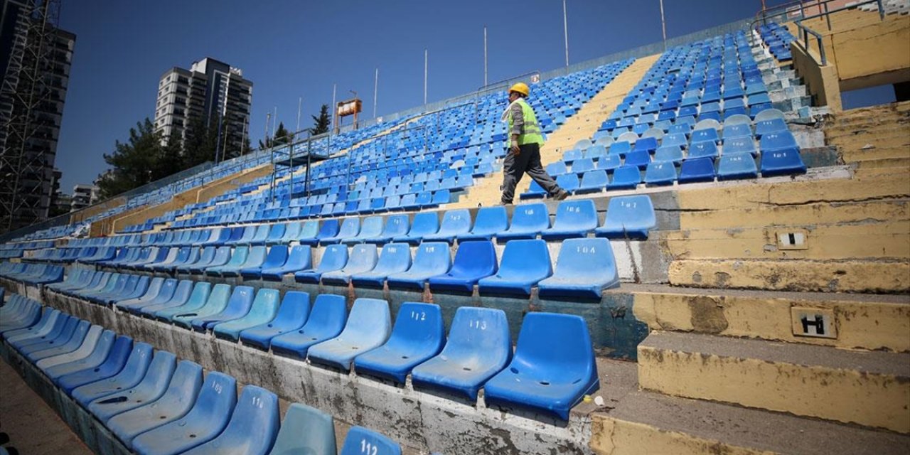 Sevinç ve hüzünle dolu anılar barındıran 5 Ocak Fatih Terim Stadı'nın yıkımı başladı