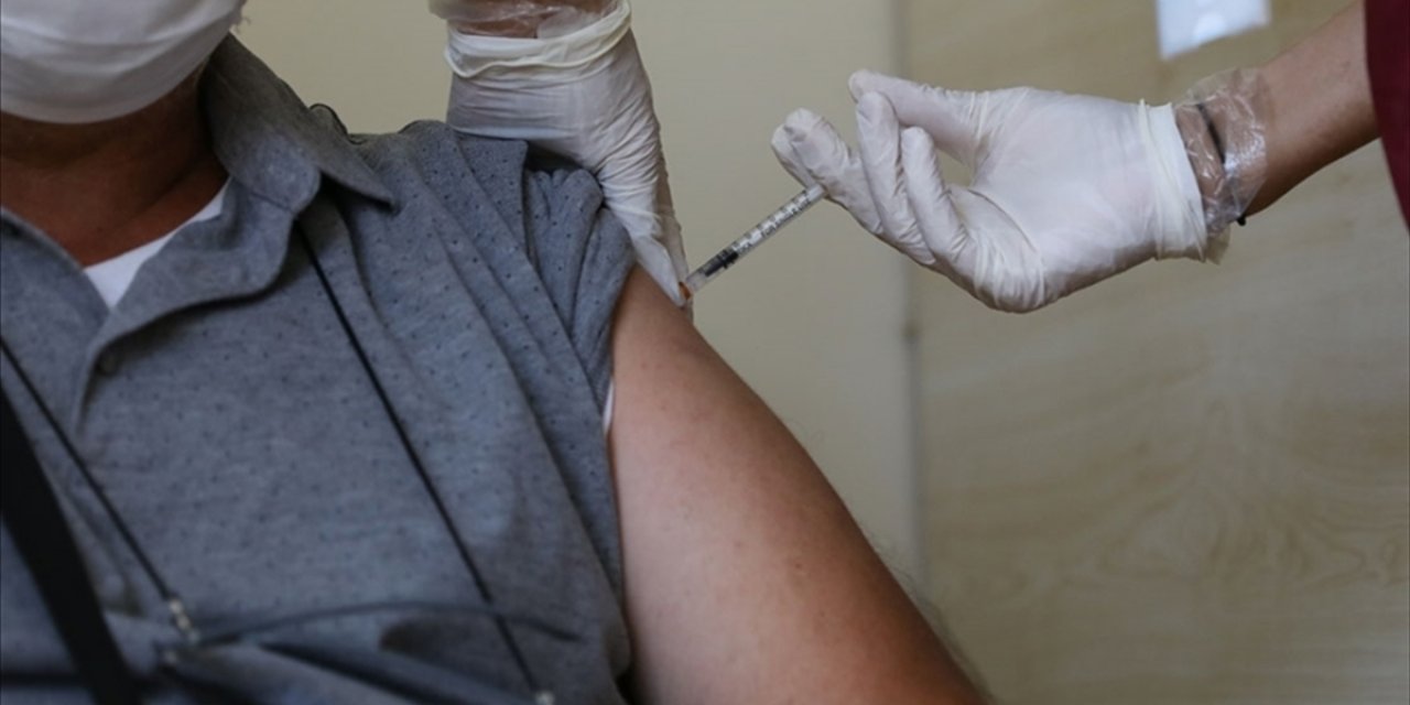 Birinci doz aşıda yüzde 65'i geçen İstanbul'un aşı tablosunda rengi sarıya döndü