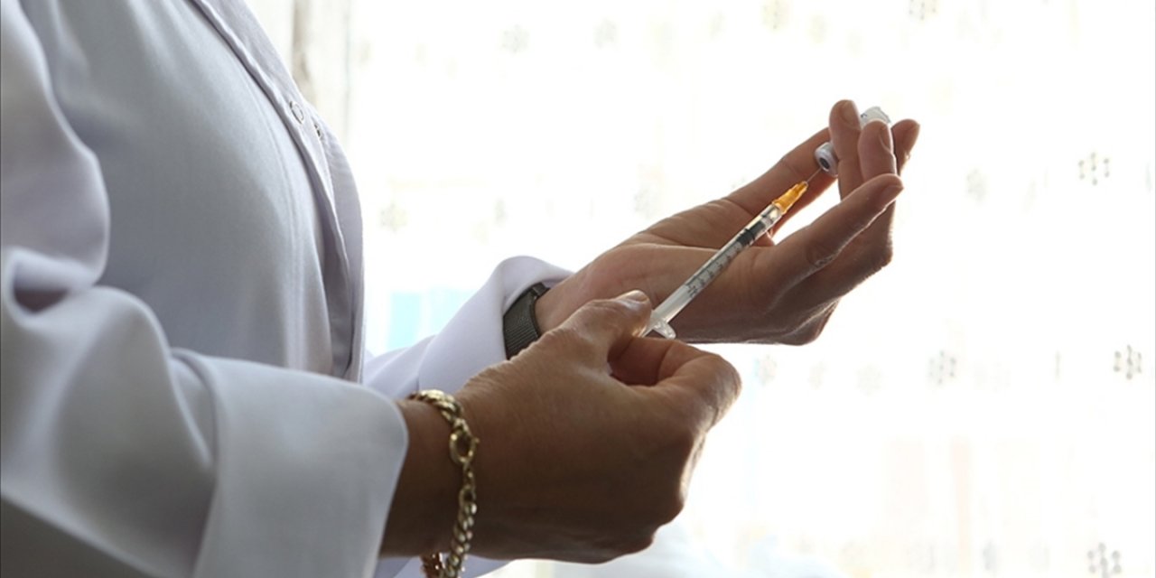 Sağlık Bakanı Koca: İlk doz aşısını yaptırmayanların sayısı 21 milyon 901 bin 631'e indi