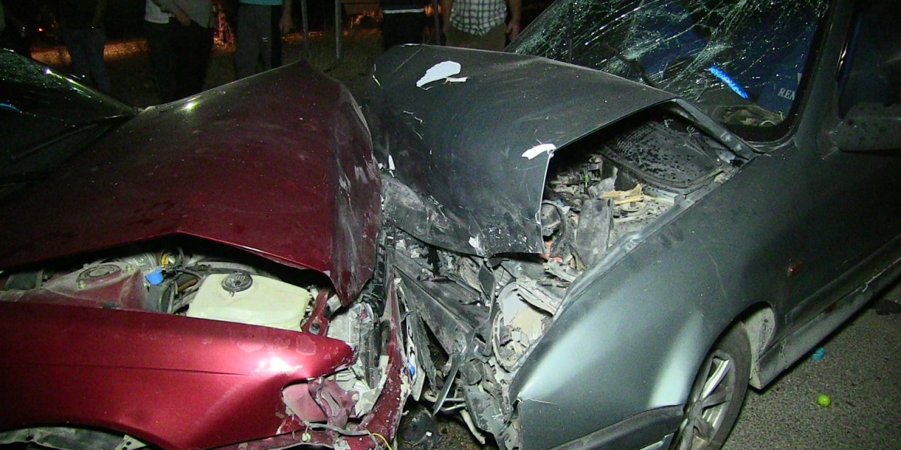 Kahramanmaraş’ta iki otomobil kafa kafaya çarpıştı: 6 yaralı 