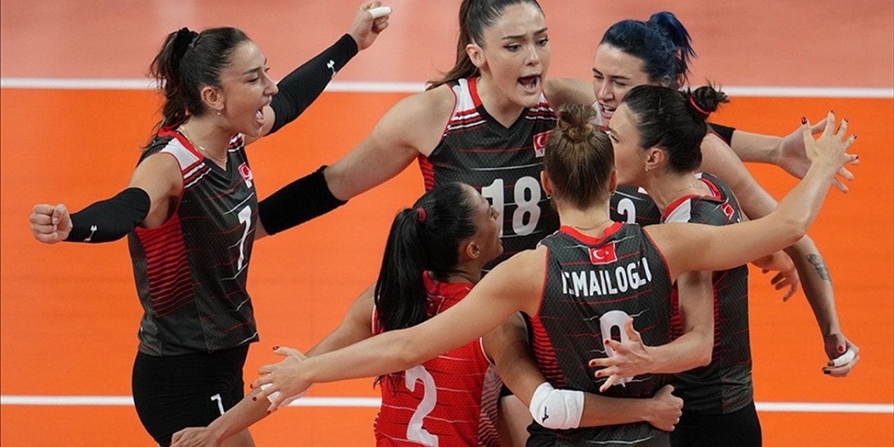 A Milli Kadın Voleybol Takımı yarı finale çıkmak için yarın Güney Kore'yle karşılaşacak