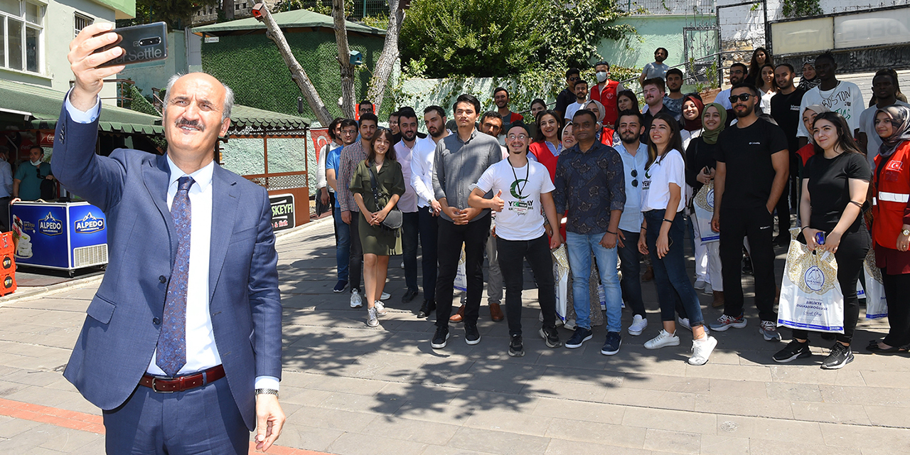 Başkan Okay, Cevizli Parkta Gençlerle Bir Araya Geldi