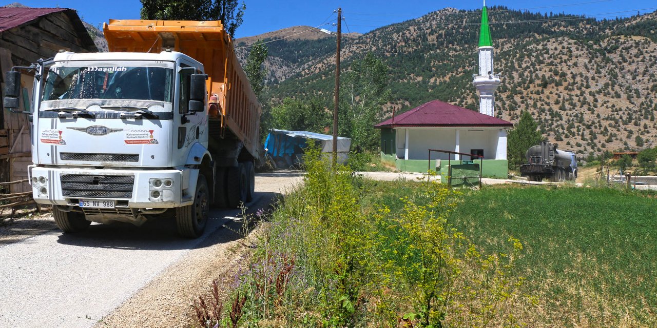 Göksun’da Yollar Büyükşehir’le Yenilendi