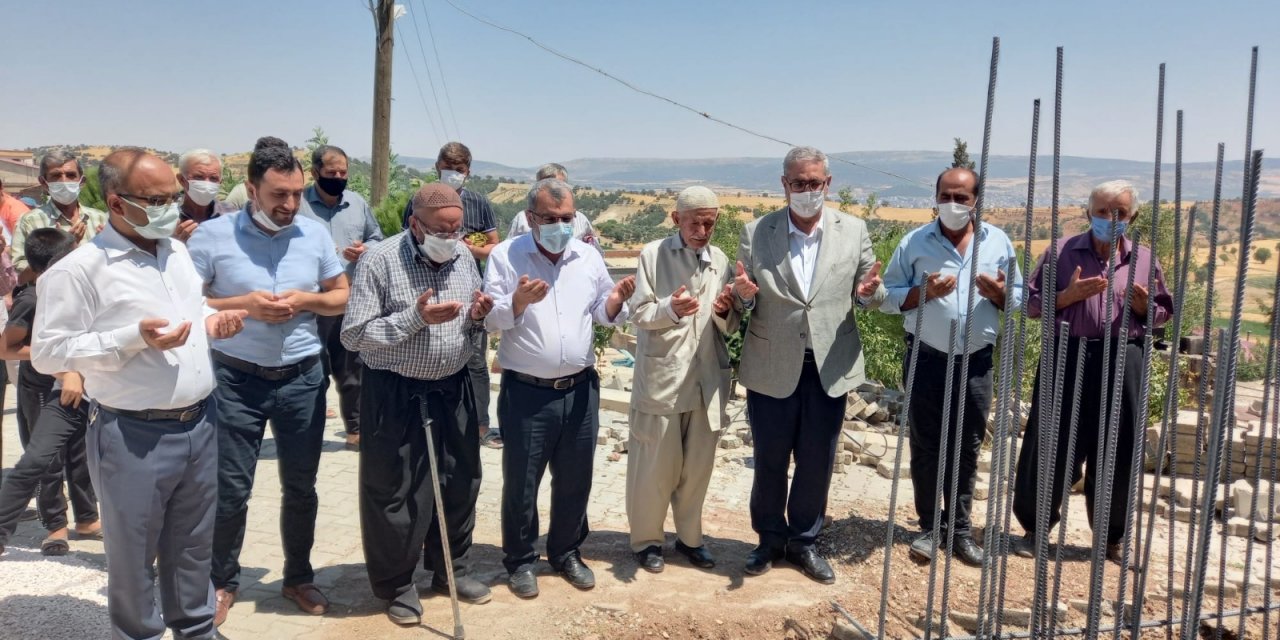 Pazarcık ilçesindeki Şekerci Cami'nin inşaatı için hayırseverlerin yardımları bekleniyor