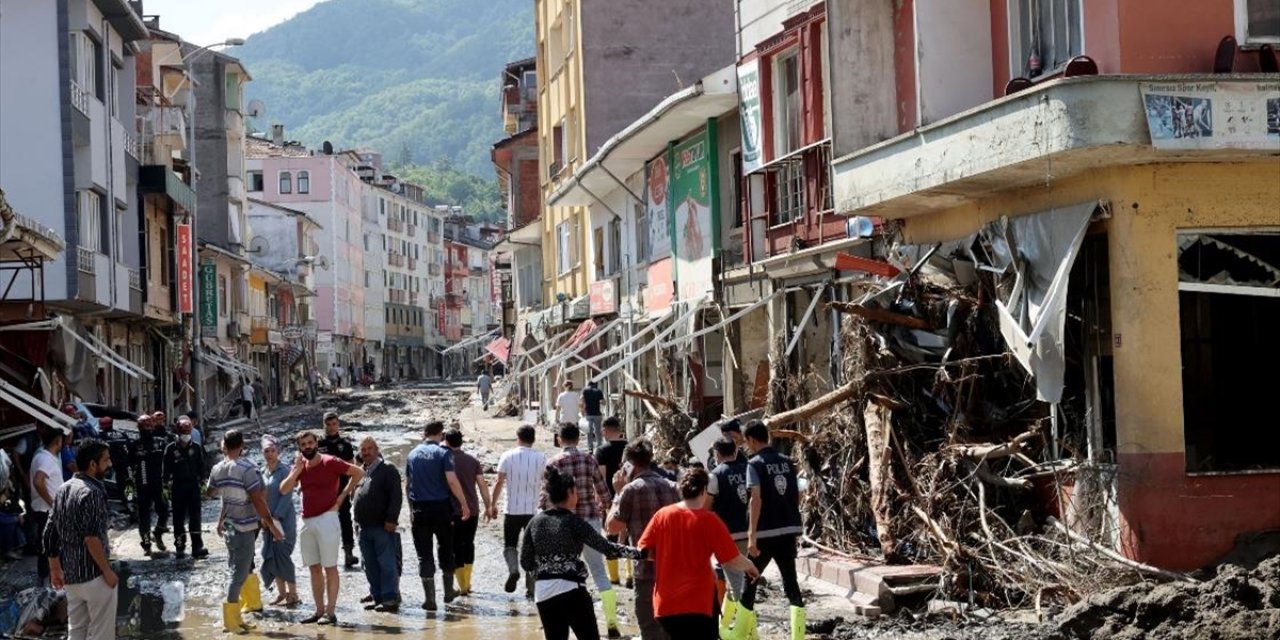 Sel felaketinin yaşandığı Kastamonu Bozkurt'ta arama kurtarma çalışmaları sürüyor