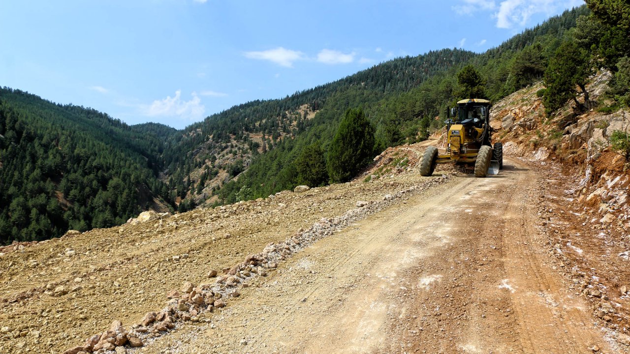 Göksun’da iki mahallenin daha ulaşım sorunu çözülüyor