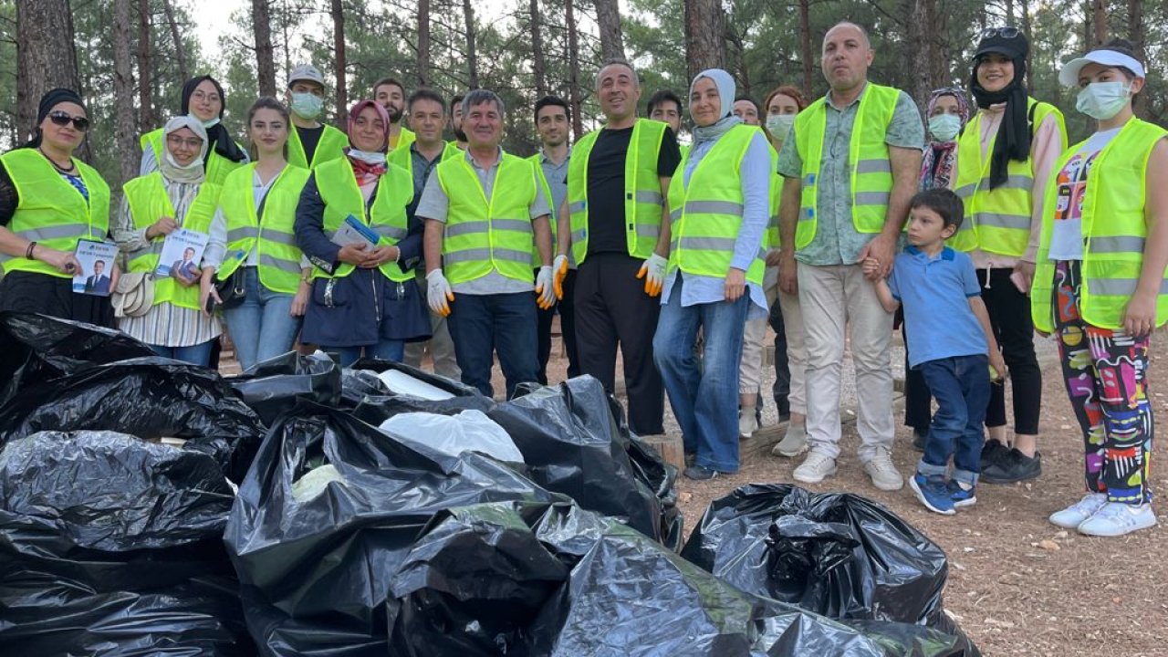 Ormanlardaki çöpleri Deva Partisi ekipleri topladı