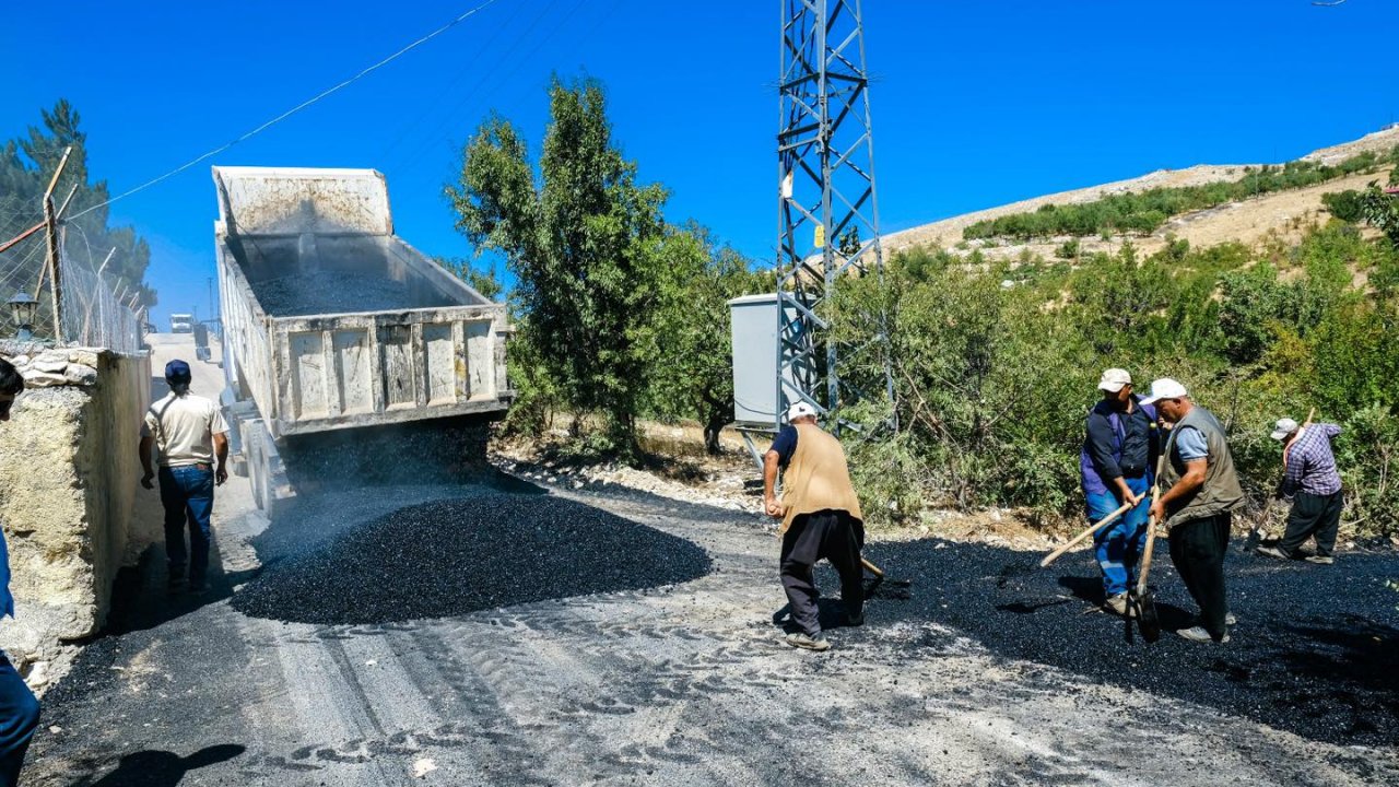 Dulkadiroğlu Belediyesi, Pınarbaşı Kandıl Bölgesine Sıcak Asfalt Döküyor