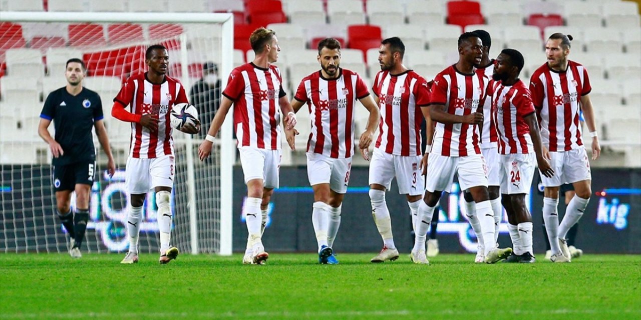 Sivasspor, UEFA Avrupa Konferans Ligi'nde tur şansını rövanş maçına bıraktı