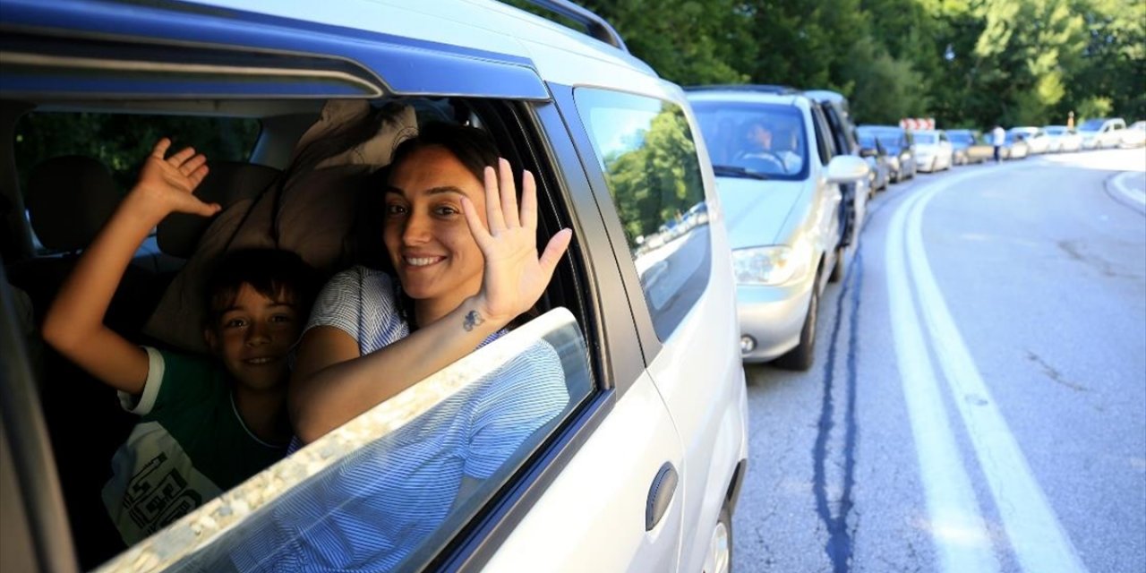 Avrupa'da yaşayan Türklerin "hüzünlü" dönüş yolculuğu devam ediyor