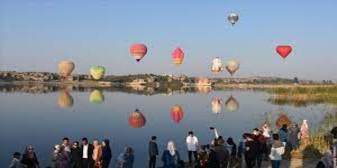 Sıcak hava balonları Büyük Taarruz'un 99. yıl dönümü dolayısıyla Afyonkarahisar semalarında