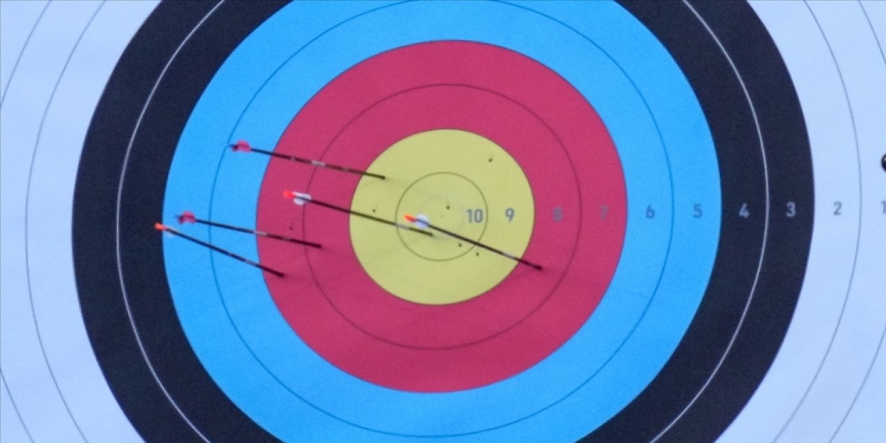 Okçulukta erkekler makaralı yay W1 kategorisinde Türkmenoğlu, dünya rekoru kırdı