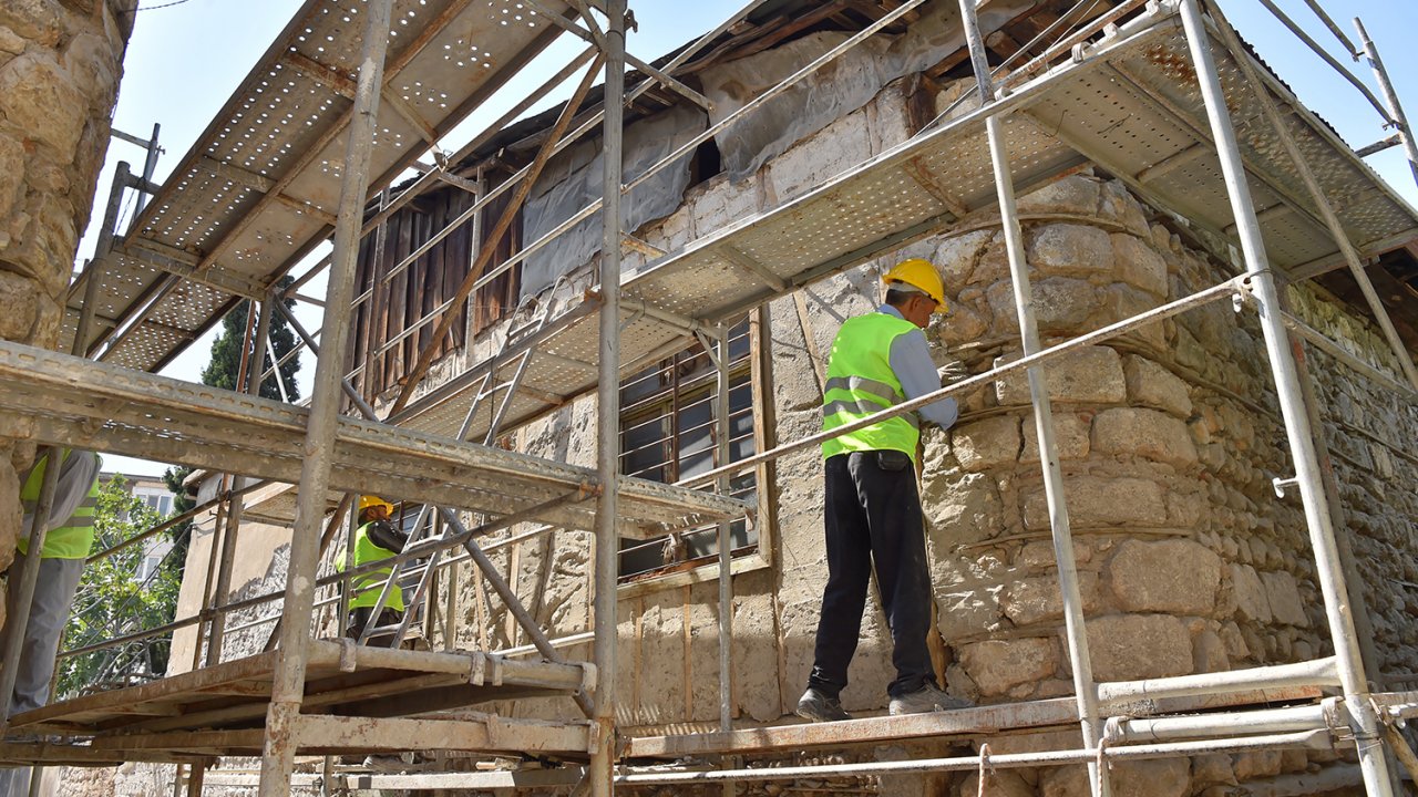 Kurtuluş mahallesindeki tarihi sokaklar dönüşüyor