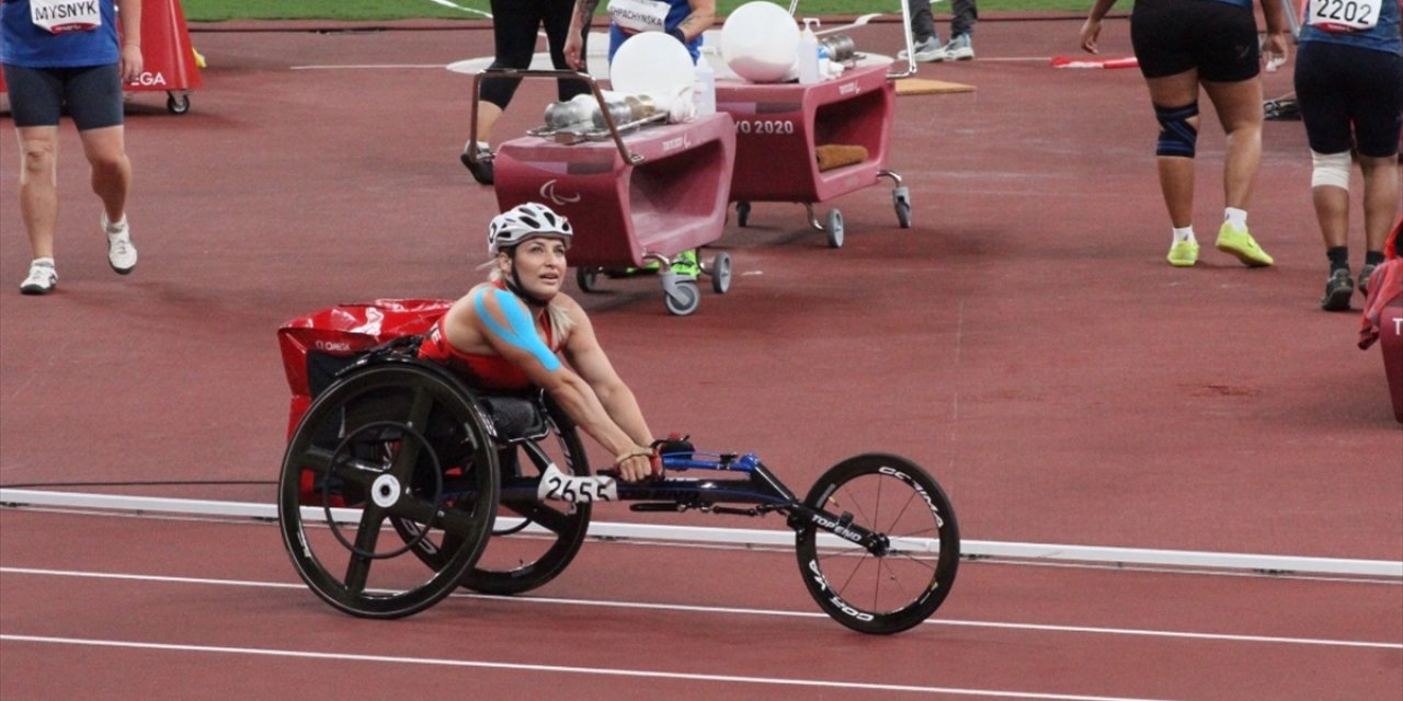 Atletizm kadınlar 400 metre T53 kategorisinde Hamide Doğangün finale çıktı