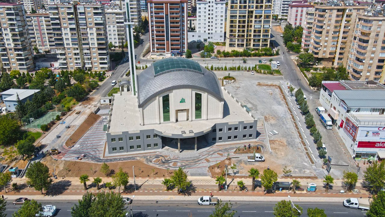 Alparslan Türkeş Bulvarı Üzerinde Çevre Düzenleme Çalışması