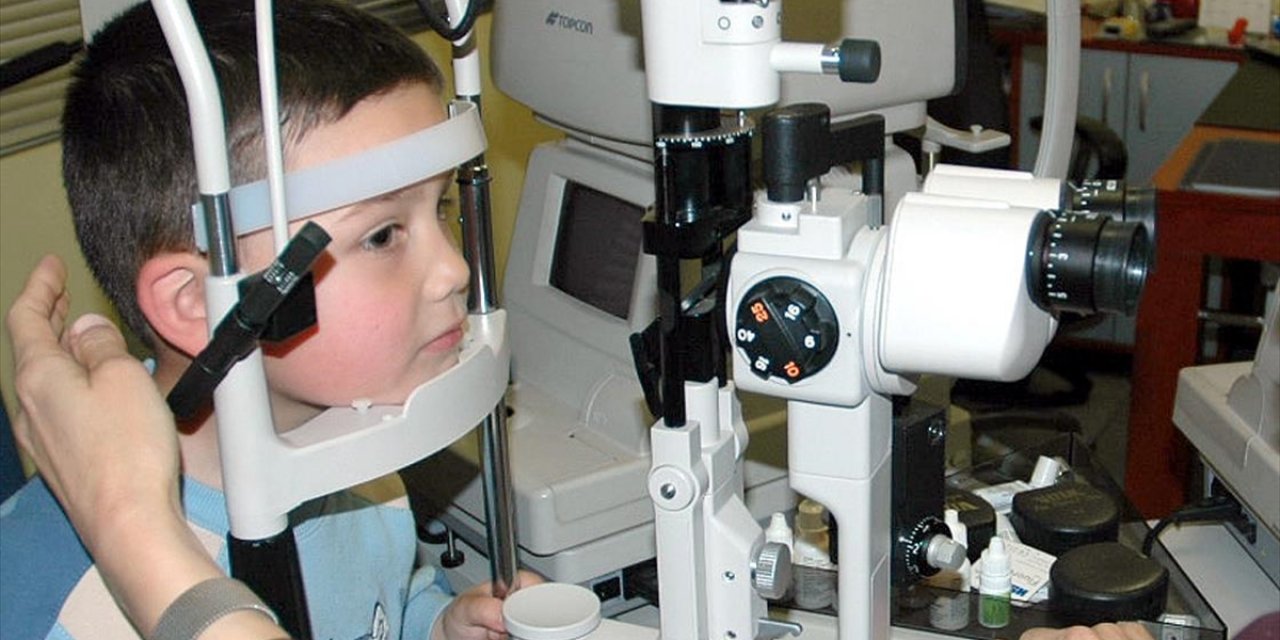 Okula yeni başlayan çocuklara göz muayenesi yaptırılması önerisi