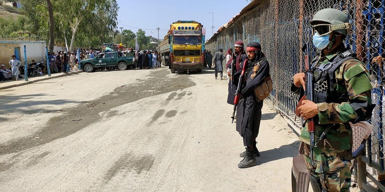 Pakistan, Afganistan sınırına çektiği tel örgüleri neredeyse tamamladı