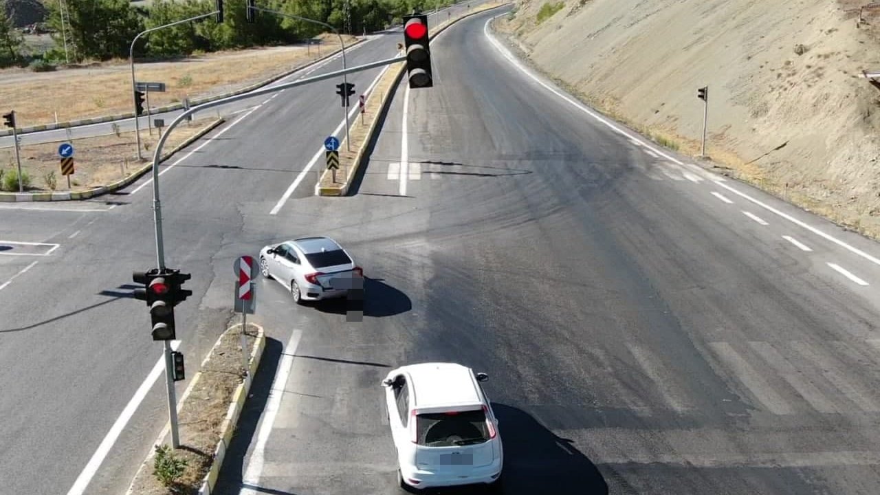 Jandarma ekipleri araç trafiğini sıkı denetime aldı