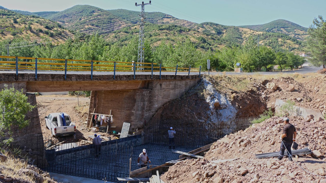 Türkoğlu'ndaki Dedeler Mahallesi’ne Yeni Köprü