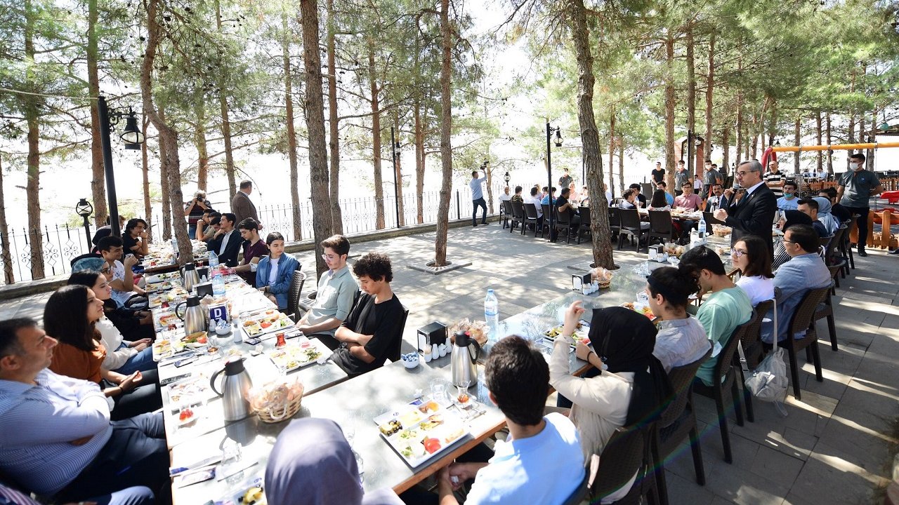 Başkan Güngör: Gençlerimiz Geleceğimizin Teminatı