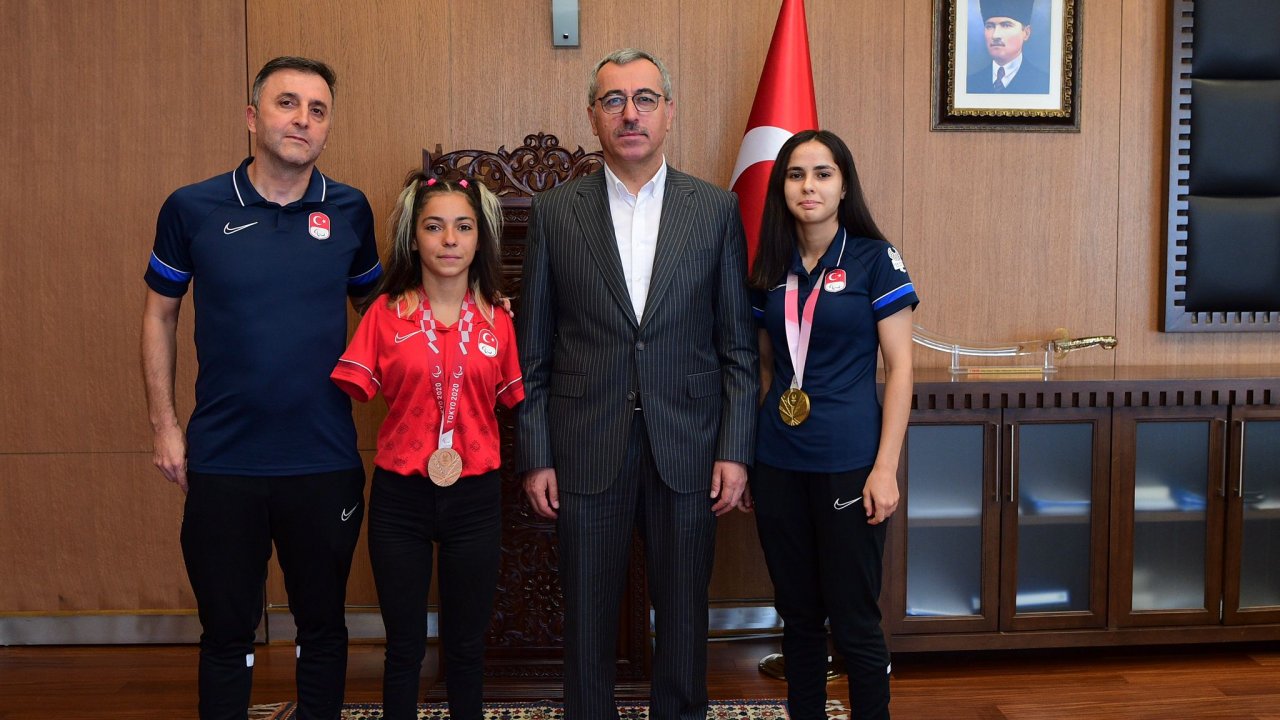 Başkan Güngör milli sporcularla bir araya geldi
