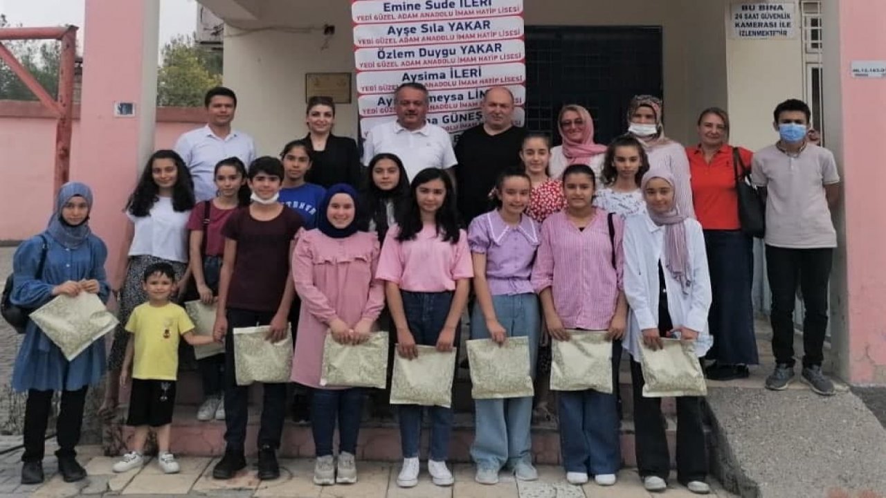 Türkoğlu'nda başarılı öğrenciler ödüllendirildi