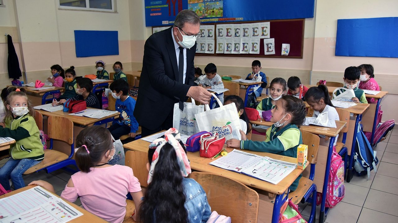 Göksun Belediyesi Eğitim Yardımlarına Devam Ediyor