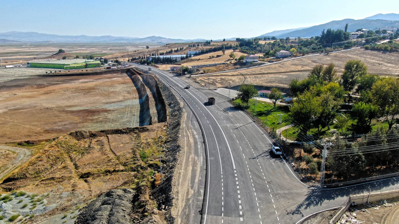 Türkoğlu’nun 4 Şeritli Yeni Bulvarı Tamamlandı