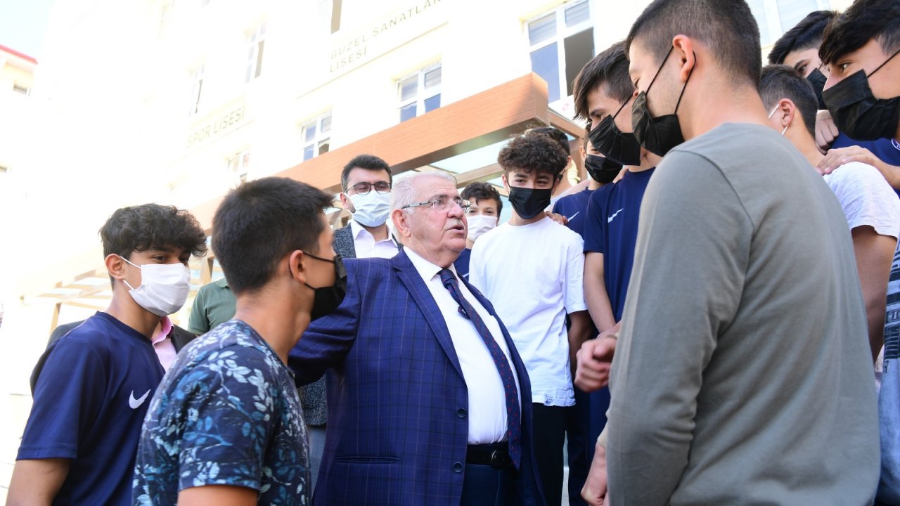 Başkan Mahçiçek Eğitim Yatırımlarında Sınır Tanımıyor