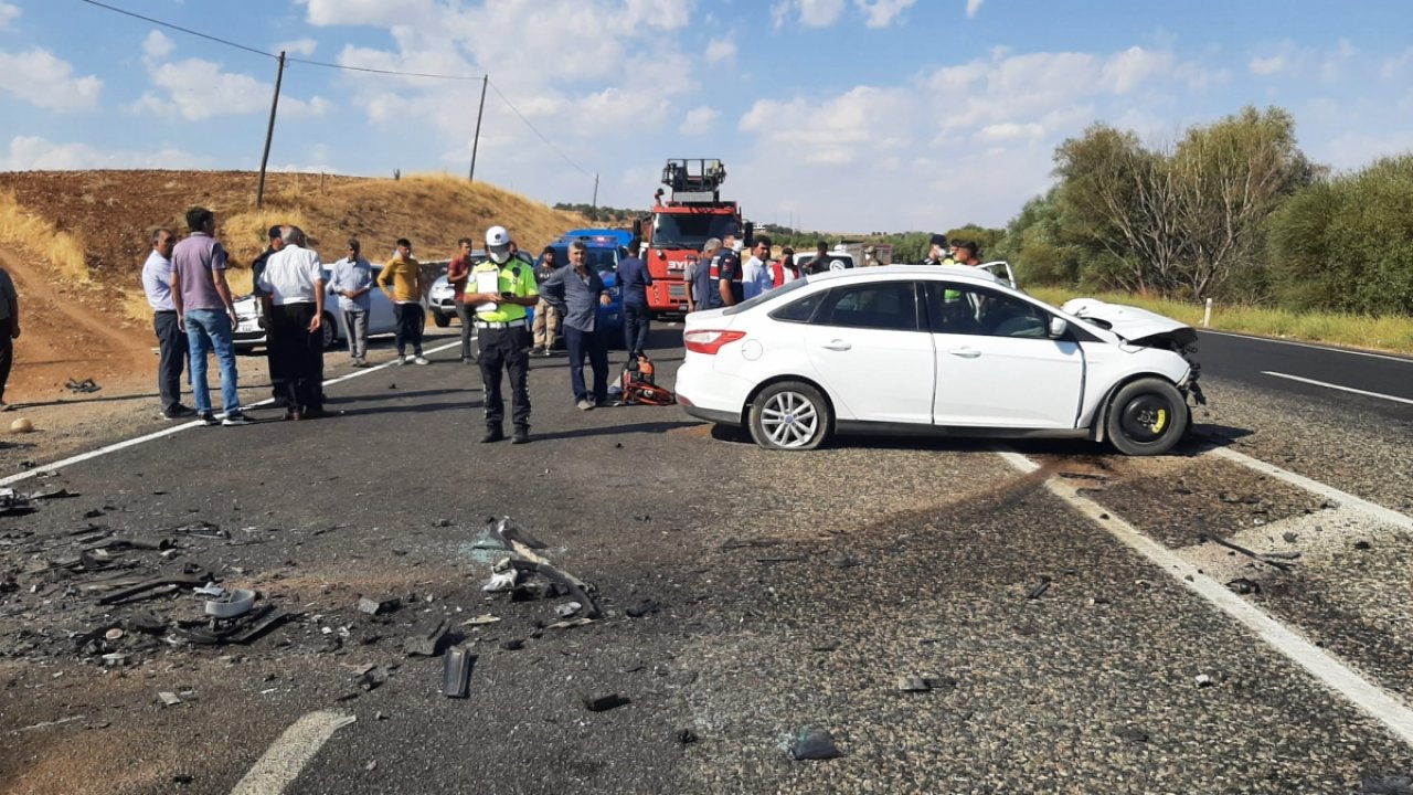 Adıyaman Gölbaşı'nda iki otomobil çarpıştı: 1 ölü, 2 yaralı 
