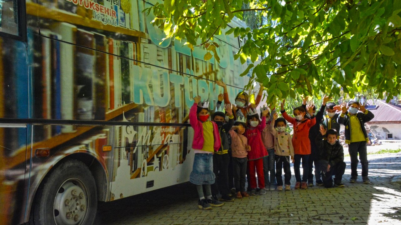 Gezici Kütüphane Sarıgüzel’de Çocuklarla Buluştu